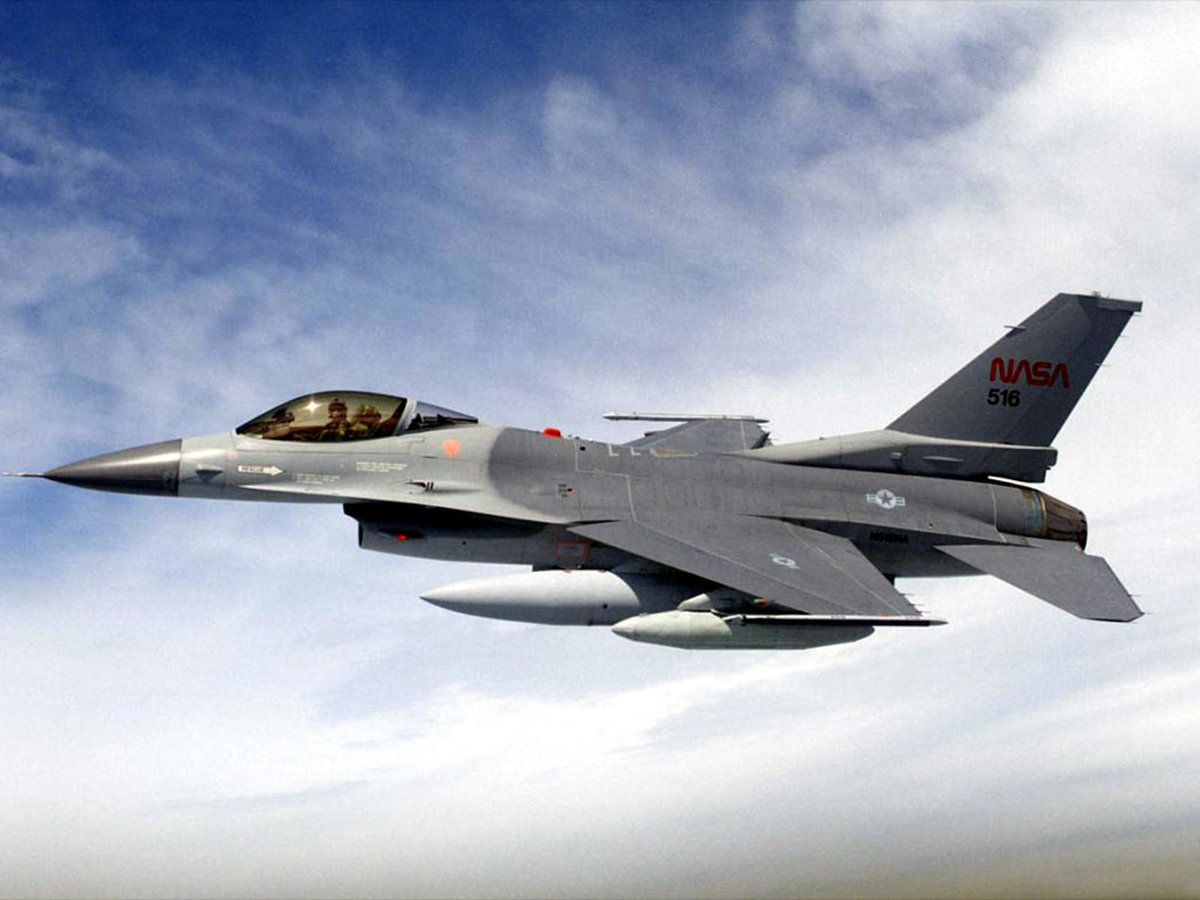 Сборная модель истребителя F-16 Fighting Falcon 1:33